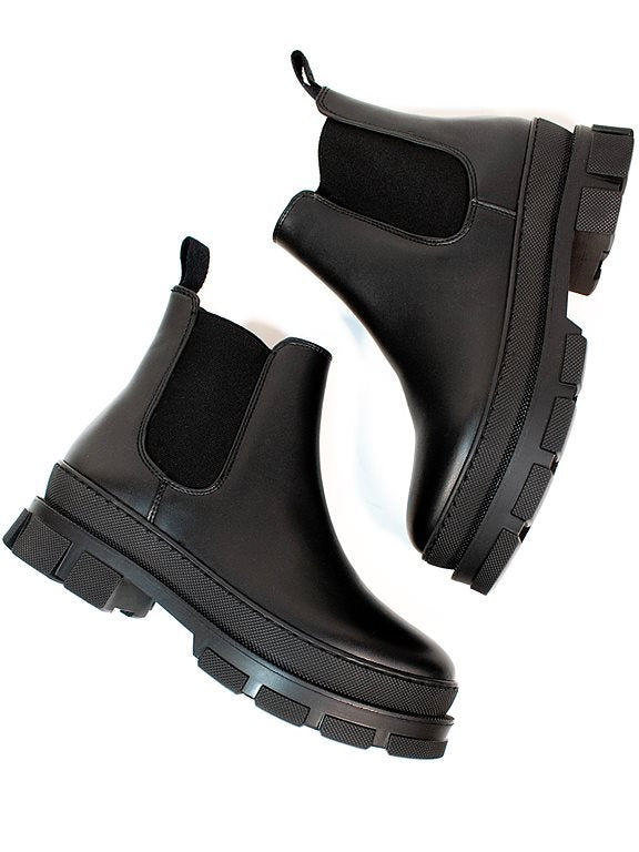  Luxe Track Sole Chelsea Boots Black
